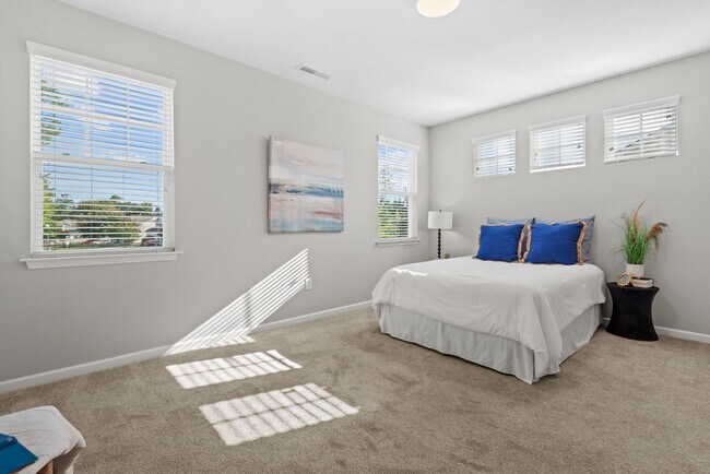 Building Photo - 1136 Commack Dr