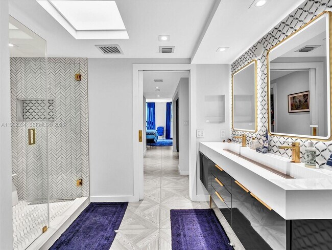 Building Photo - 101 Crandon Blvd