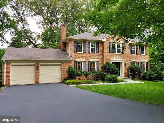 Building Photo - 9051 Laurel Hill Ct