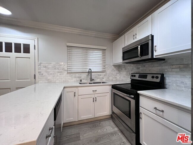 Building Photo - 8358 Manitoba St