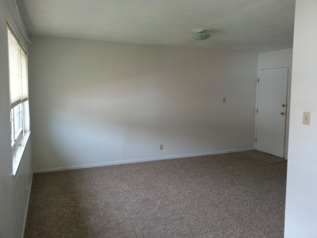 Building Photo - 1 bedroom, 1 bath condo in Coralville