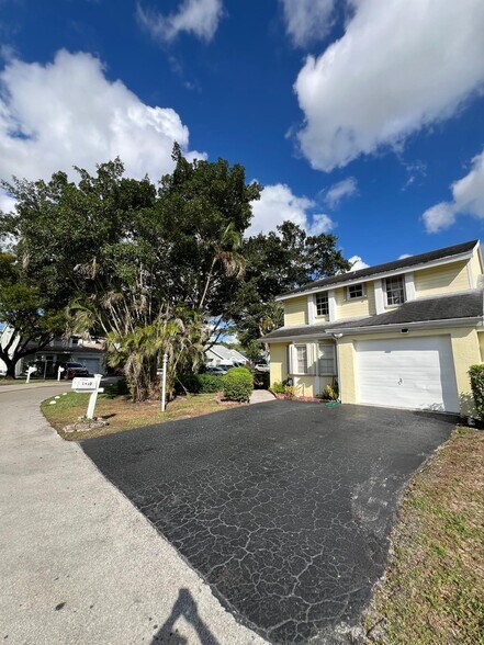 Building Photo - 1060 SW 111th Way