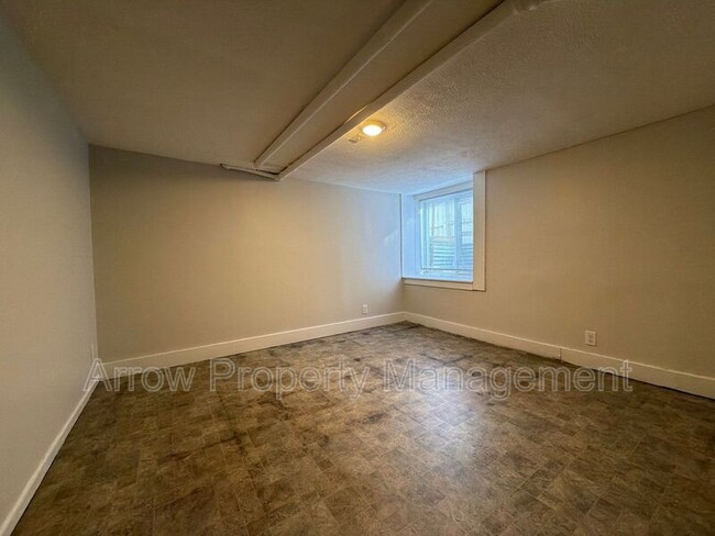 Building Photo - 1979 South St