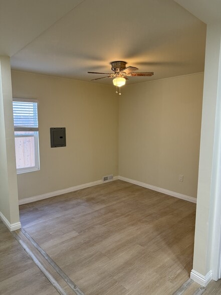 Building Photo - 7860 Port Royale Dr