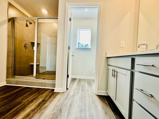Building Photo - 690 Gabby Pt SW