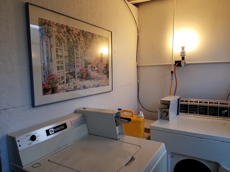 Shared Laundry - 232 N Lake St SE