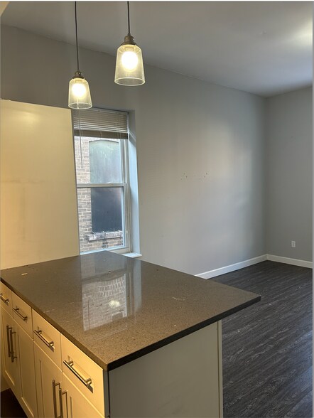 Building Photo - 407 N Taylor Ave