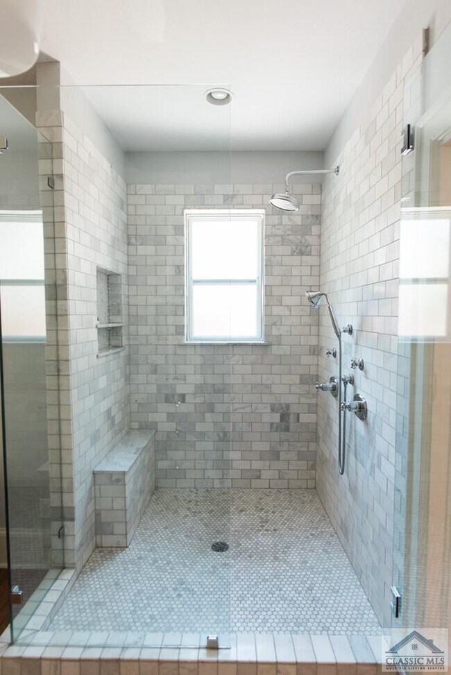 Building Photo - 285 Hampton Ct