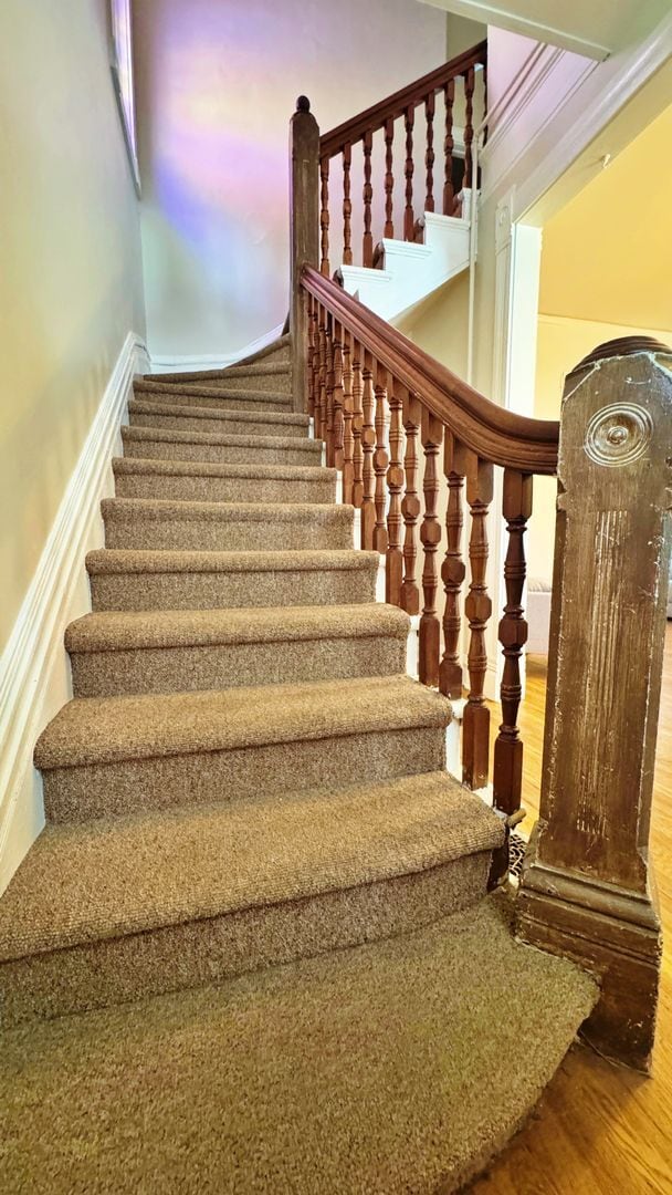Building Photo - Historic Downtown 4 Bed 1.5 Bath Across fr...