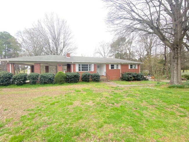 Primary Photo - 3bd/2ba House on a Corner Lot very close t...