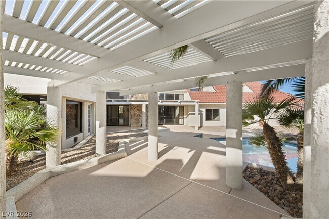 Building Photo - 13 Dovetail Cir