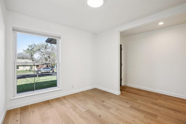 Building Photo - 7205 Twisted Oaks Dr