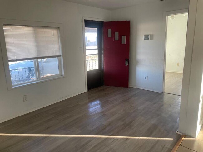 Building Photo - 801 N 14th St