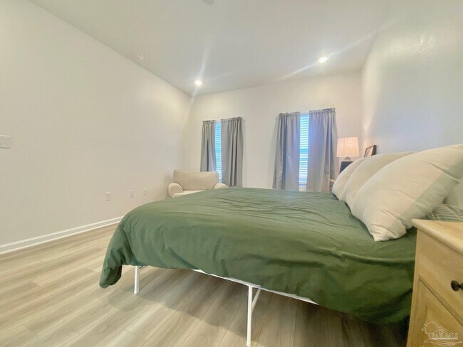 Building Photo - 9668 Sagewood Dr