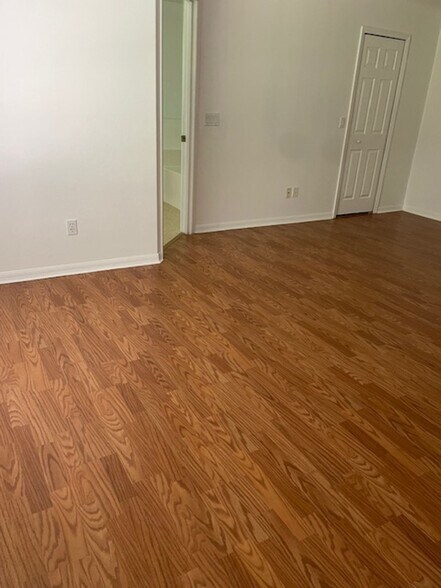 Building Photo - 51 Fordham Ln