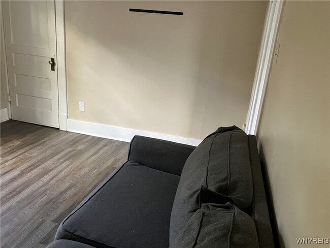 Building Photo - 2253 Niagara St