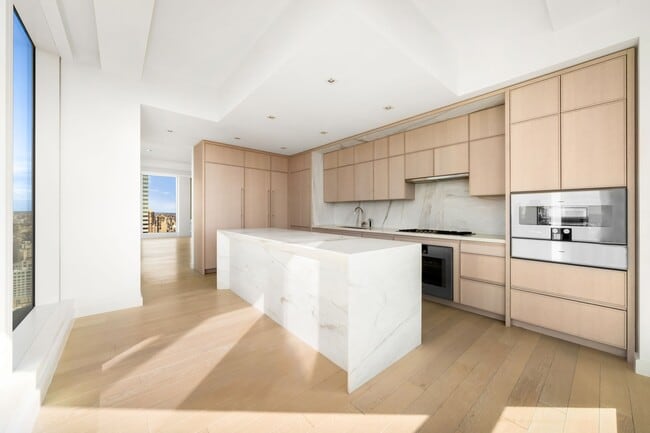 Building Photo - 138 E 50th St