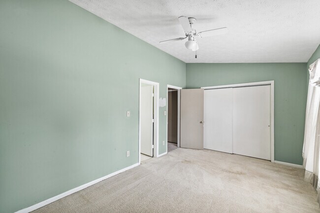 Building Photo - 15 Riverchase Dr