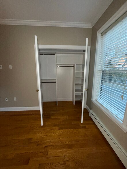 Building Photo - 150 S 6th Ave