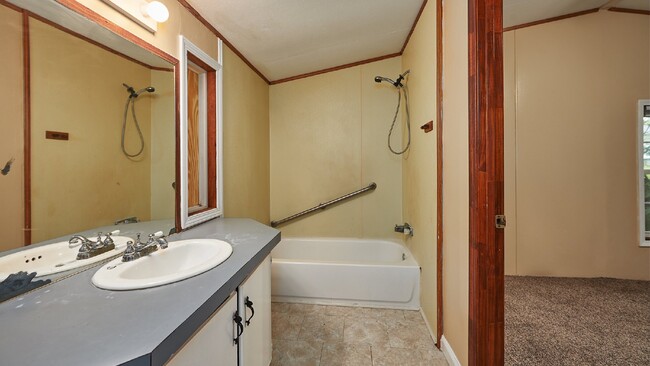 Building Photo - Coming Soon: 3BR, 2BA house in Greenbrier ...