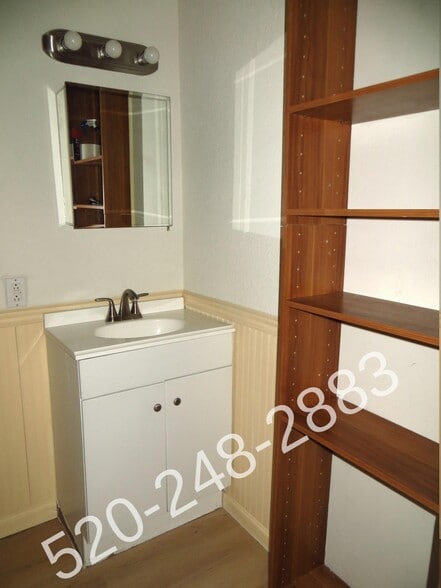 Building Photo - 2512 E Eastland St