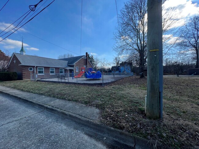 Building Photo - Beautiful house for rent!