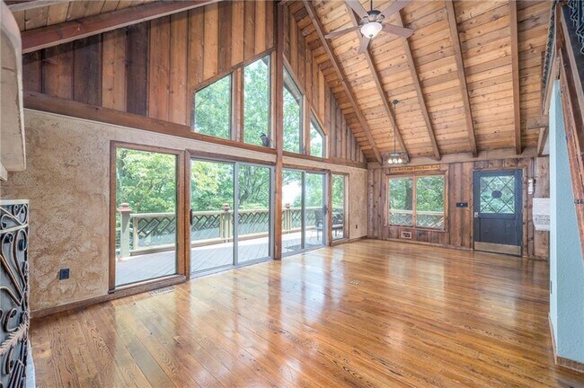 Building Photo - 771 Little Hendricks Mountain Rd