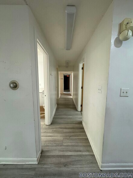 Building Photo - 1247 Beacon St