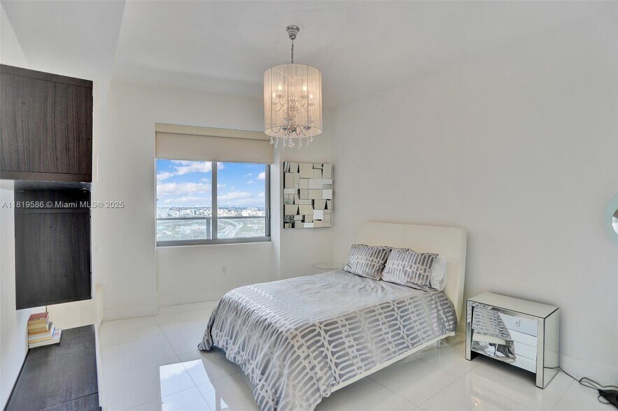 Building Photo - 1100 Biscayne Blvd