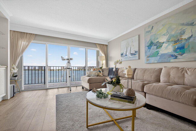 Building Photo - 801 Lake Shore Dr