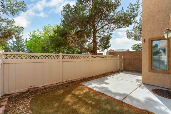 Building Photo - Must See Home in Gated Community!