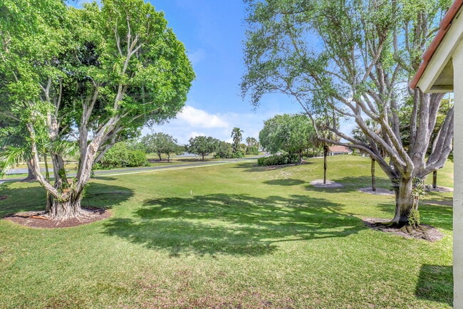 Building Photo - 5715 Fairway Park Dr