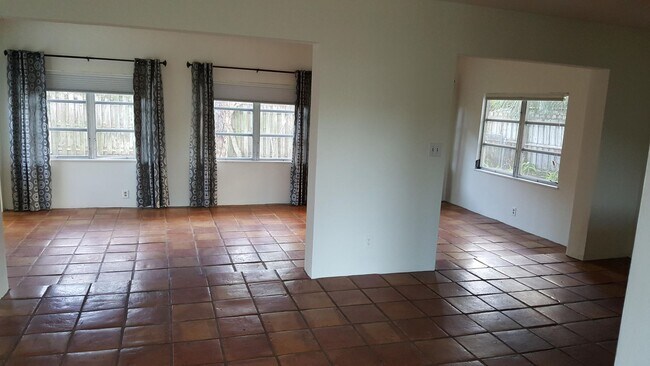 Building Photo - 1132 SW 3rd St