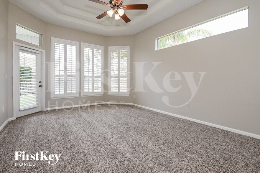 Building Photo - 2352 Longmont Dr