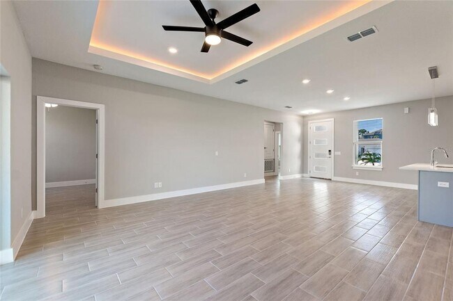 Building Photo - 643 James Ct