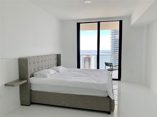 Building Photo - 1010 Brickell Ave