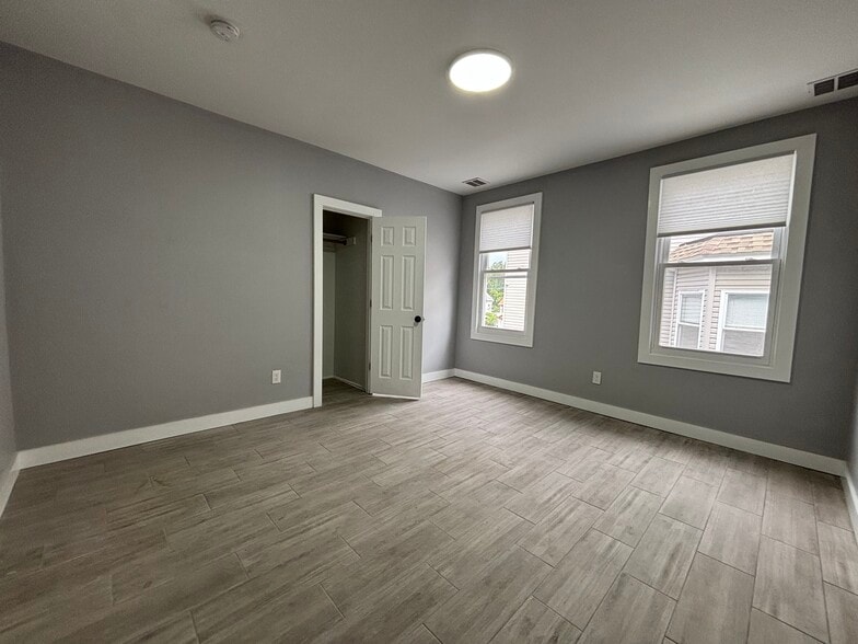 Building Photo - 148 Chilton St