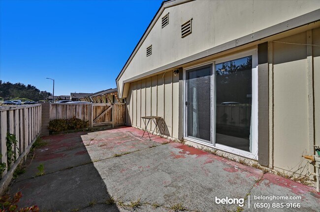 Building Photo - 3700 Athy Dr