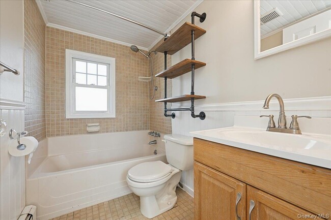 Building Photo - 94 Chapel Ave