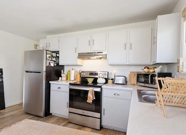 Building Photo - Charming 2 Bedroom Apartment in Duplex Ava...