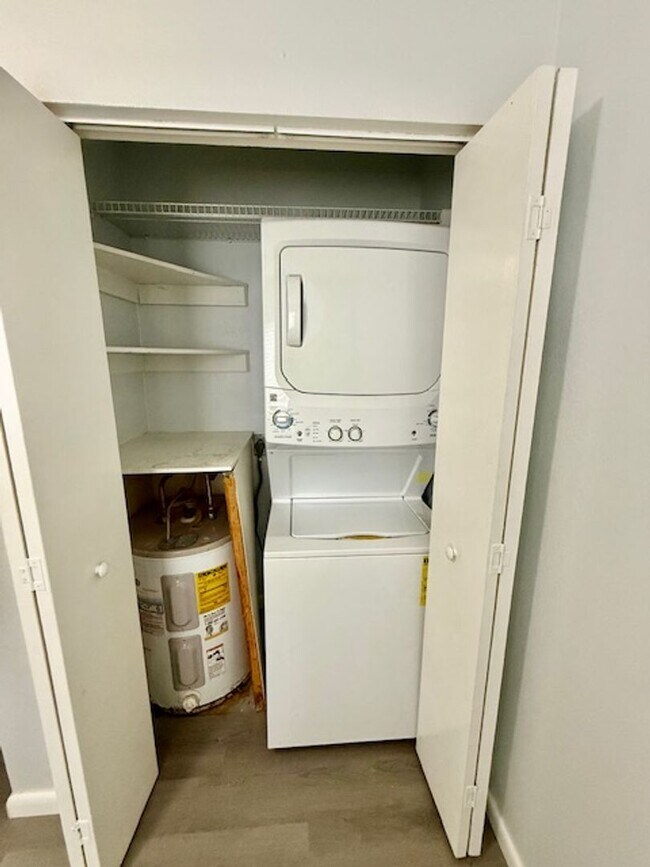 Building Photo - Beautifully remodeled 2 bedroom condo at w...