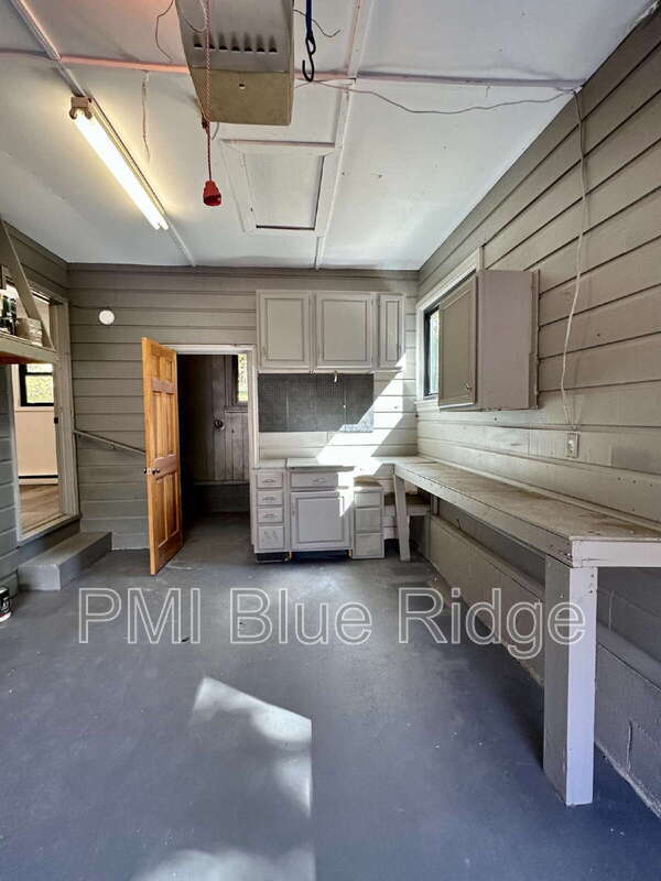 Building Photo - 2028 Arlington Pl