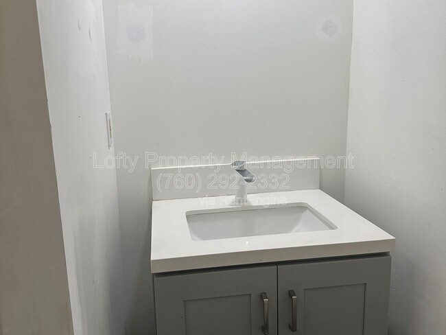 Building Photo - 355 Broadway