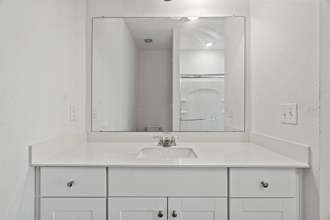 Building Photo - 14705 Shooter McGavin Dr