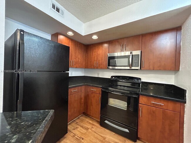 Building Photo - 12980 Vista Isles Dr