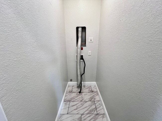Building Photo - Gorgeous 4 bedroom 3 bath new construction...