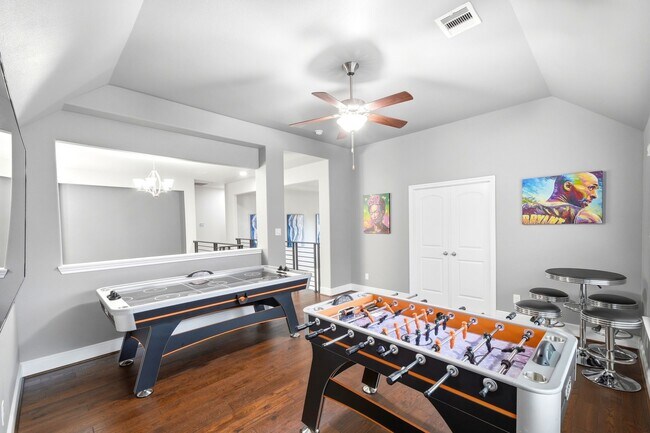 Building Photo - 2239 Falcon Brook Dr