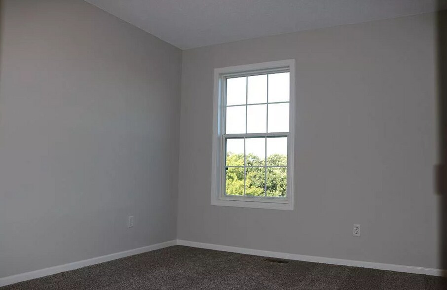 Building Photo - 1658 Riverside Dr
