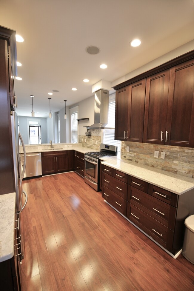 Building Photo - 310 E Beck St