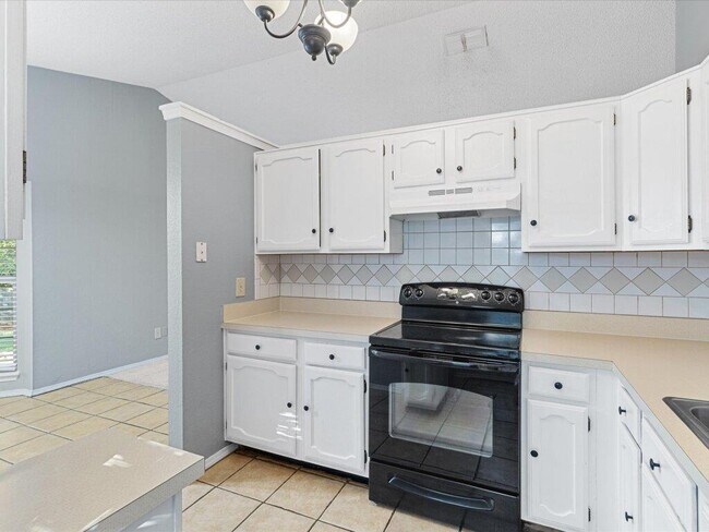 Building Photo - 2117 Foxfire Rd